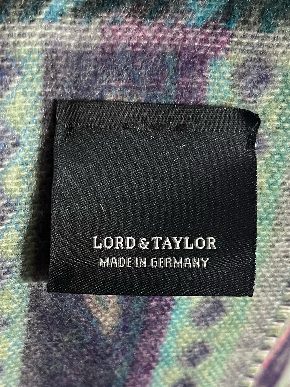 NWOT Lord & Taylor Multicolored Fringed Paisley Scarf - Picture 6 of 7